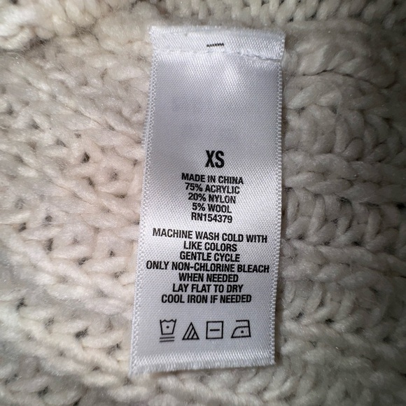 Aeropostale Cream Wool Blend Crochet Cable Knit Cropped Sweater Size M VGUC - Picture 5 of 10